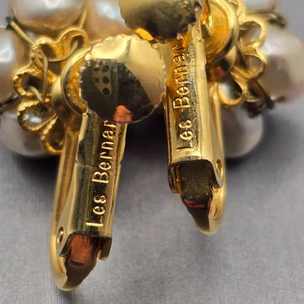 VTG Les Bernard Gold-Tone Screw Back Earrings Clustered Faux Pearls Signed - Picture 6 of 10